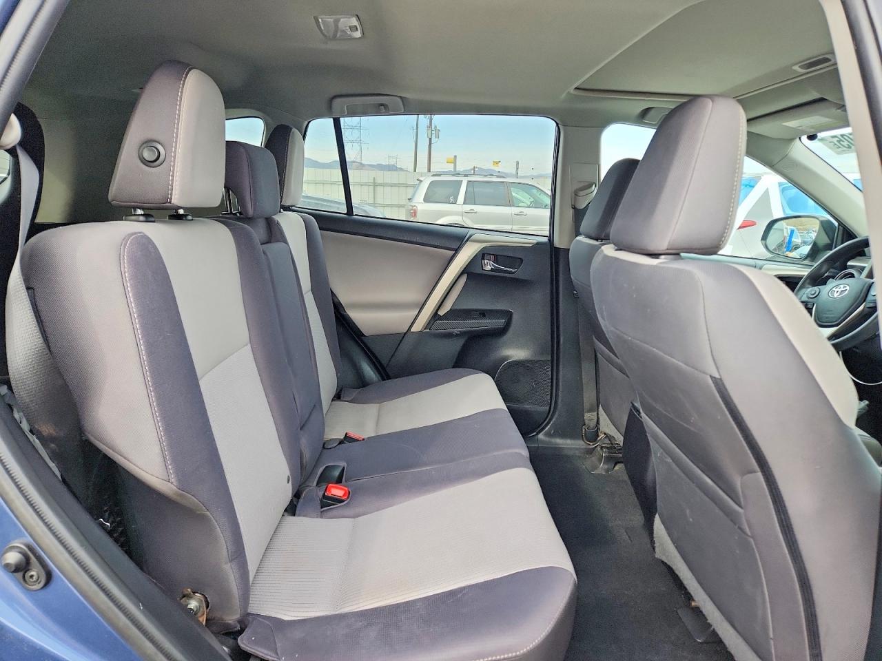 2014 TOYOTA RAV4 XLE photo 11