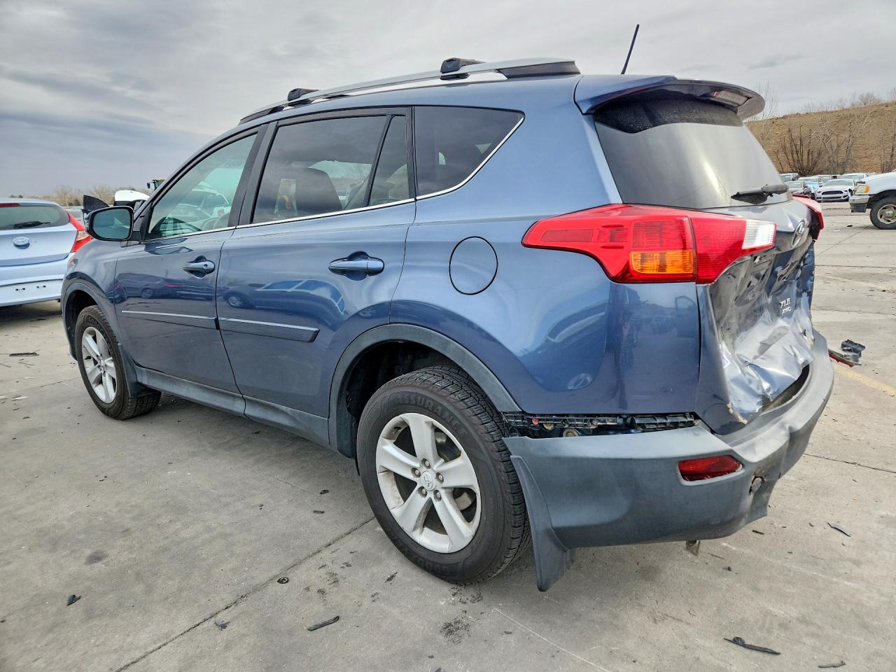 2014 TOYOTA RAV4 XLE photo 2