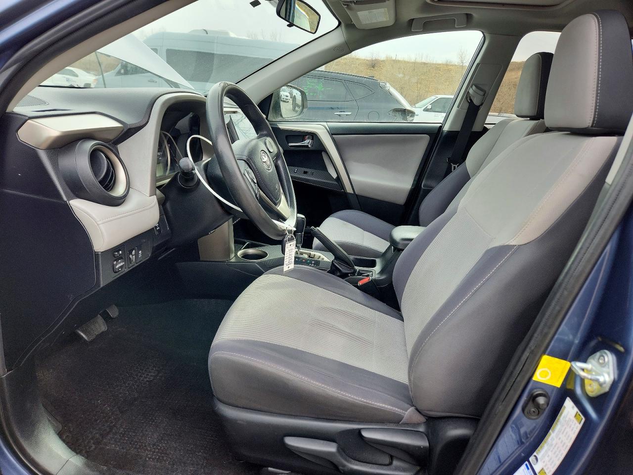 2014 TOYOTA RAV4 XLE photo 7