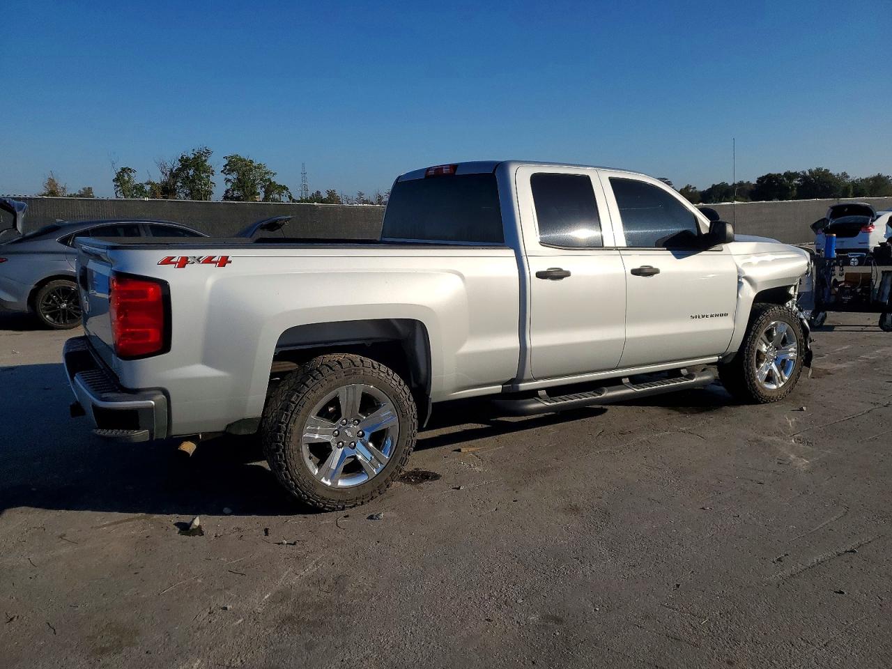 2018 CHEVROLET SILVERADO K1500 CUSTOM photo 3