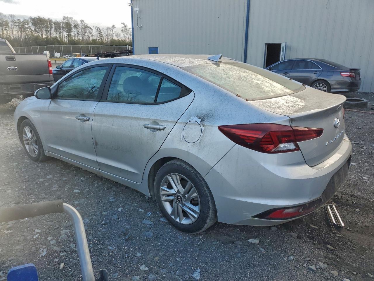 2019 HYUNDAI ELANTRA SEL photo 2