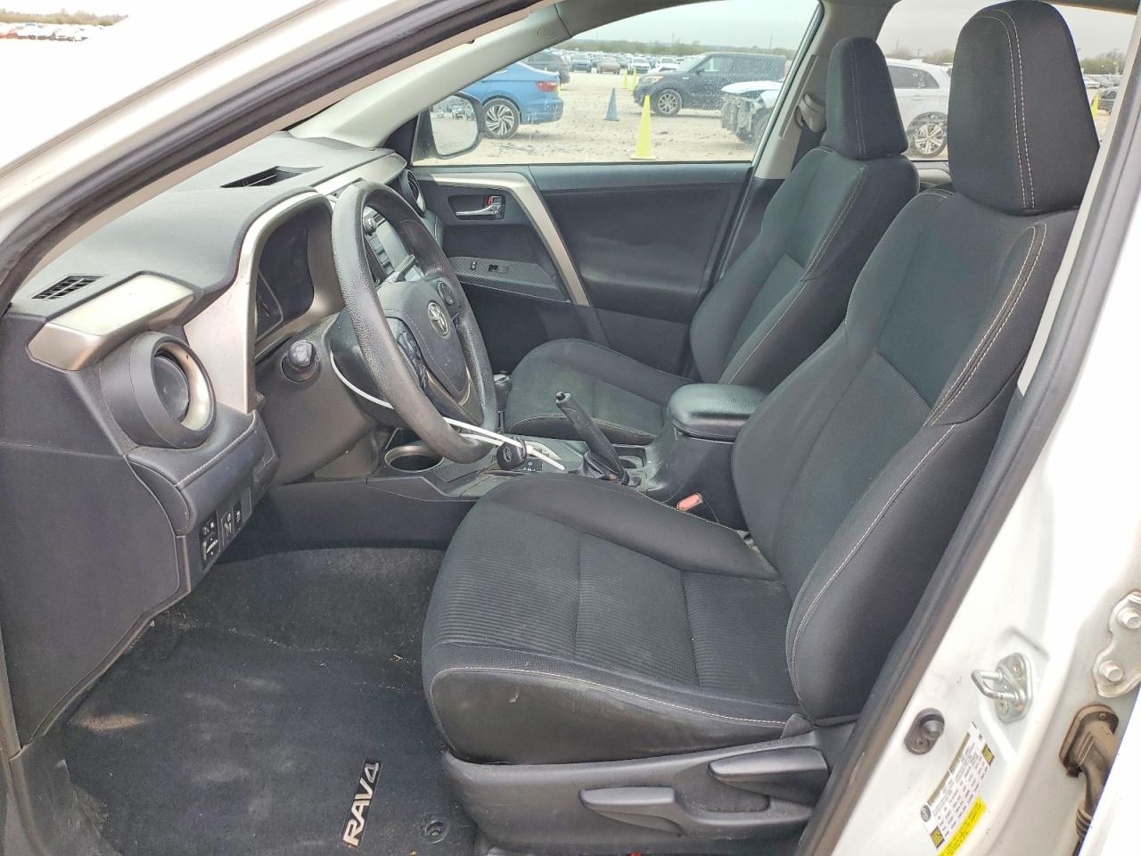 2014 TOYOTA RAV4 XLE photo 7