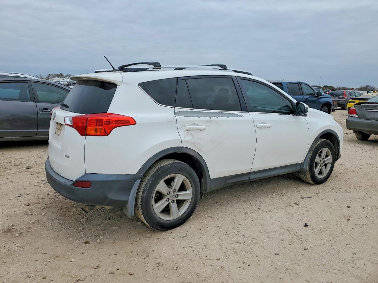 2014 TOYOTA RAV4 XLE photo 3