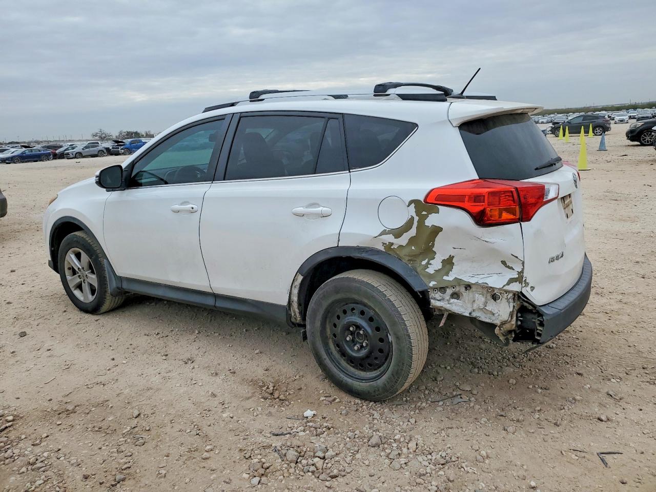 2014 TOYOTA RAV4 XLE photo 2