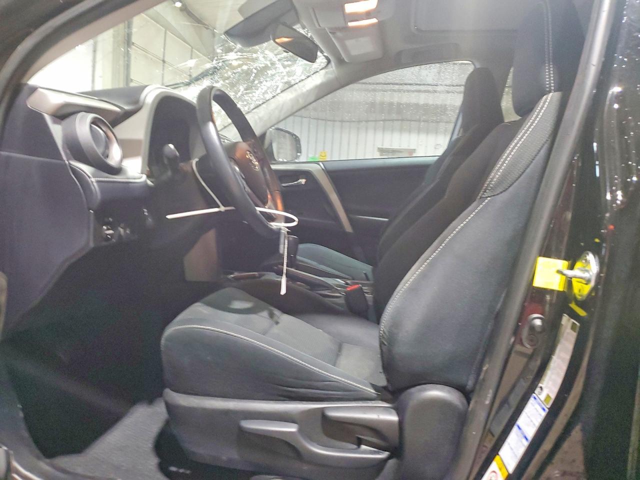 2017 TOYOTA RAV4 XLE photo 7