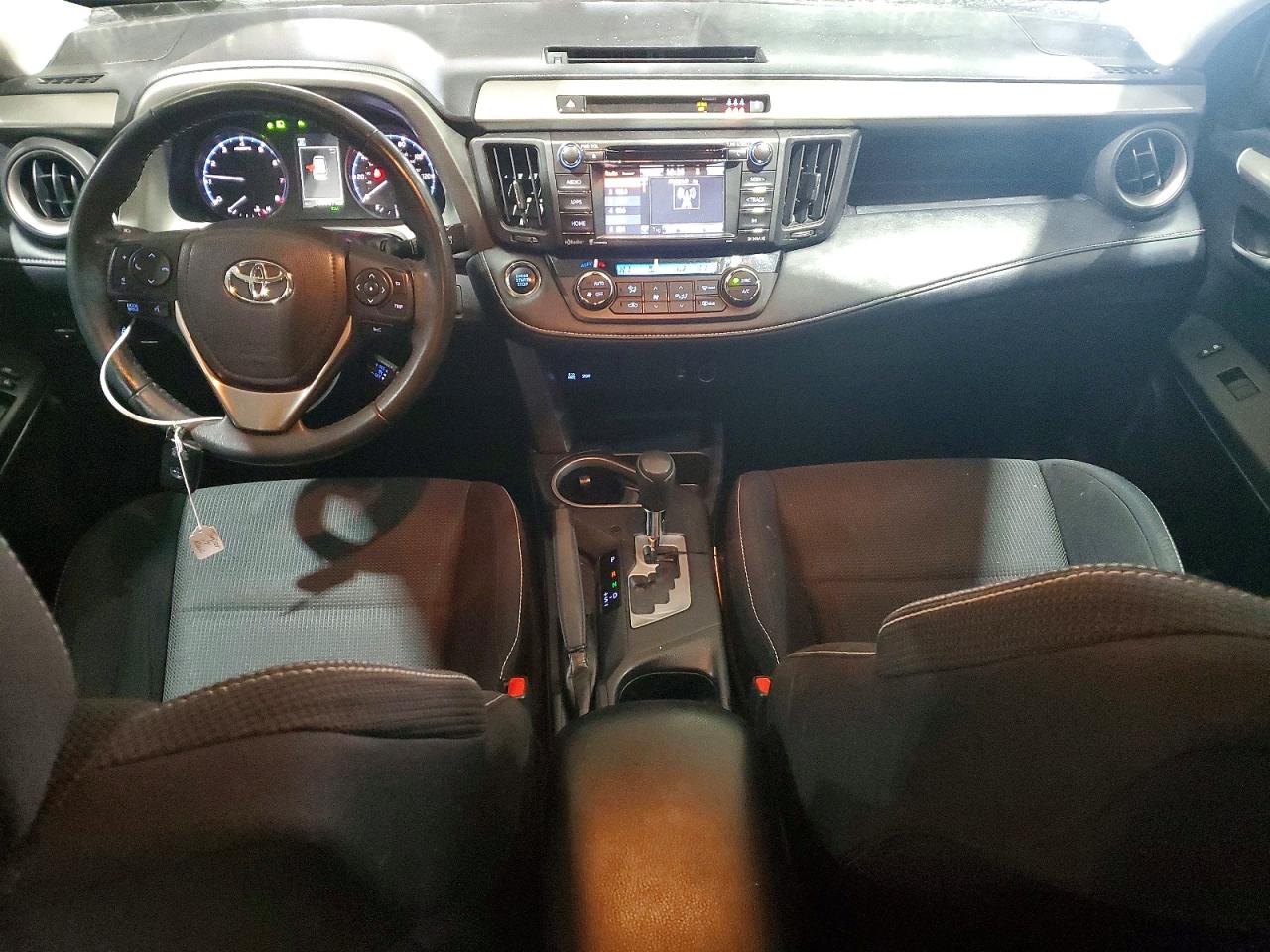 2017 TOYOTA RAV4 XLE photo 8