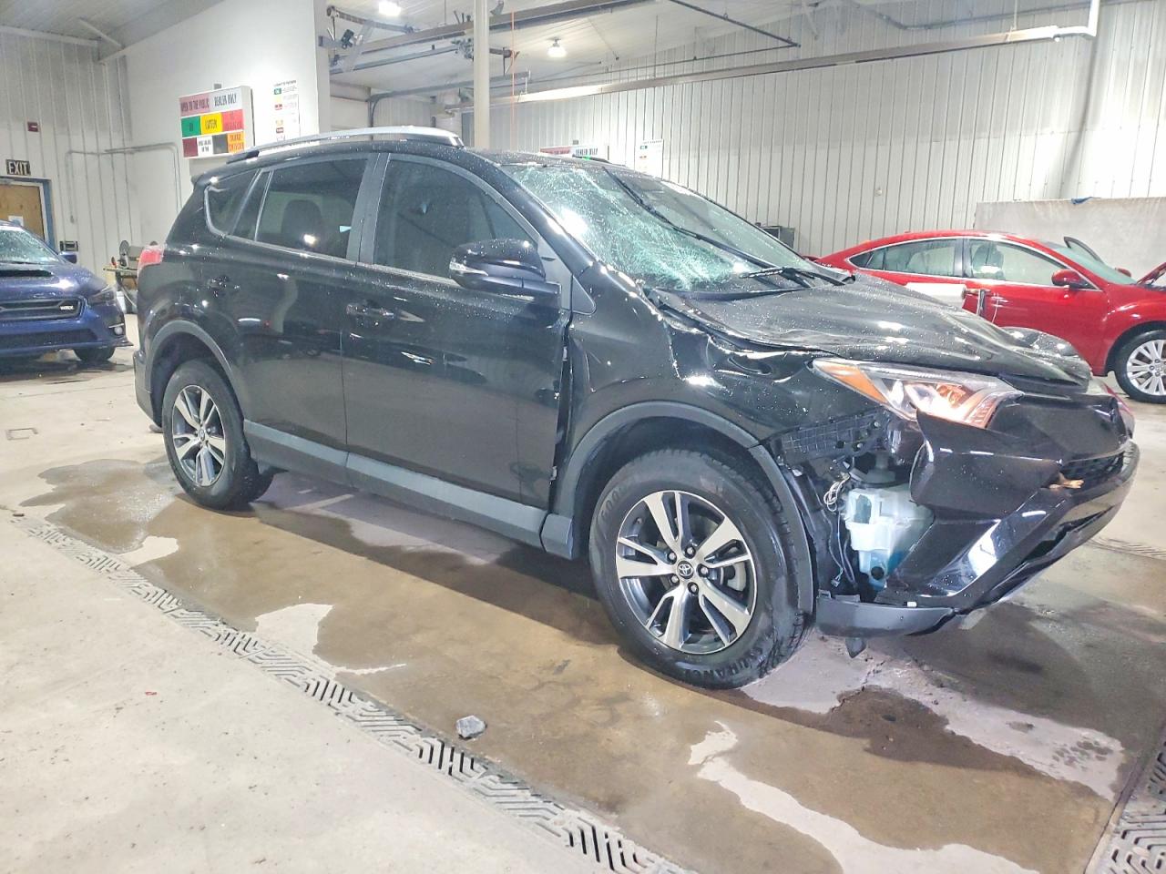 2017 TOYOTA RAV4 XLE photo 4