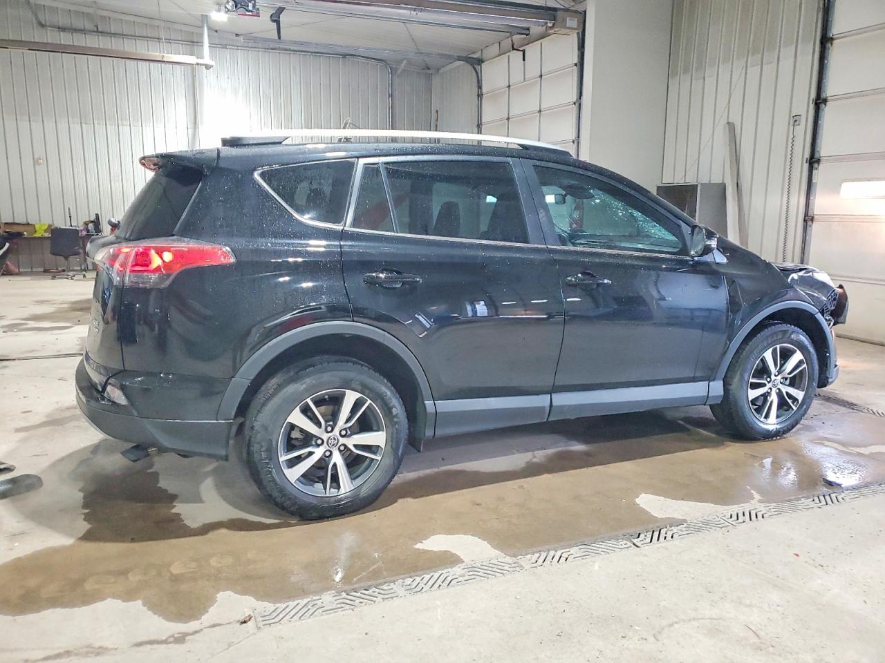 2017 TOYOTA RAV4 XLE photo 3