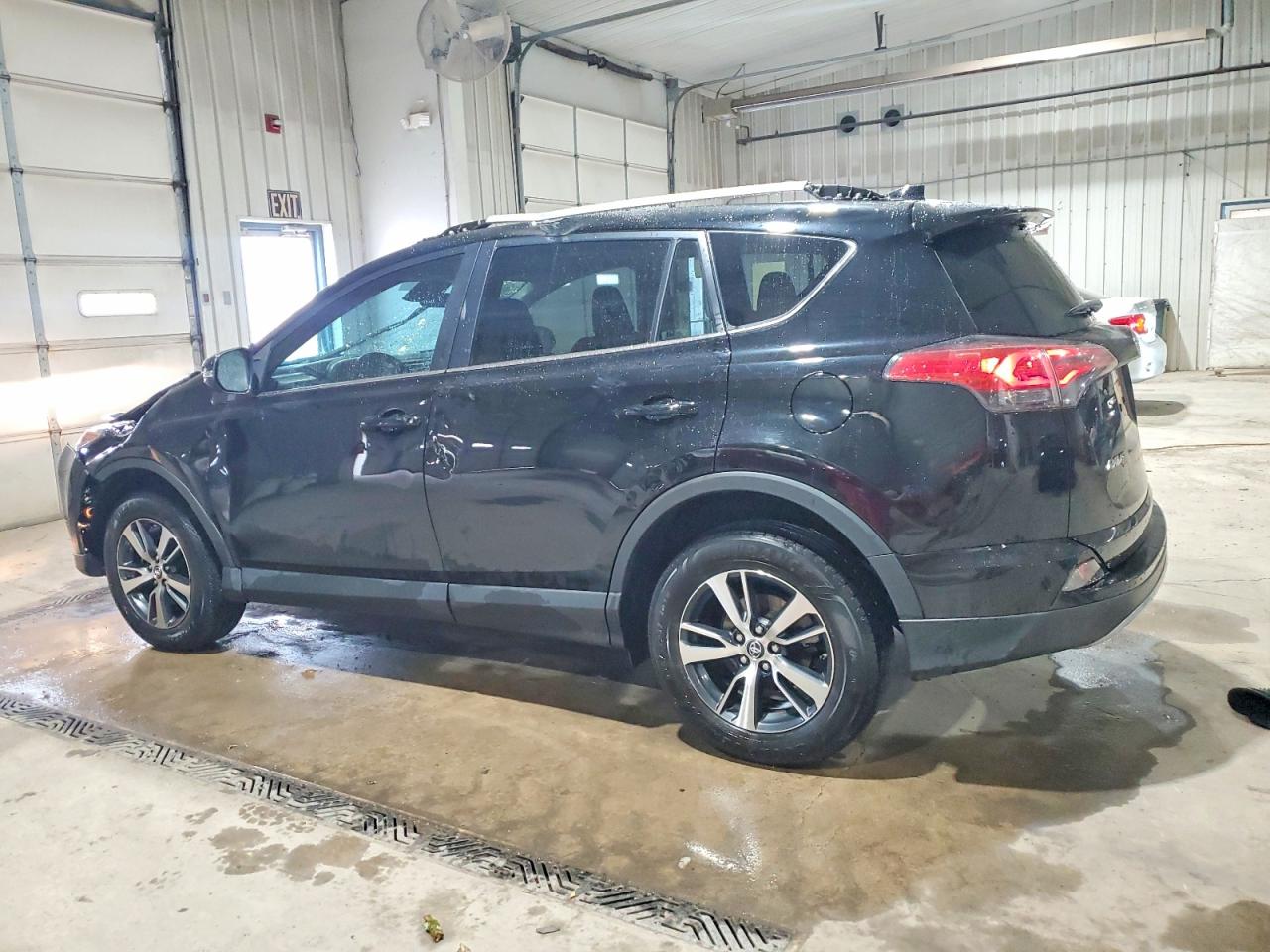 2017 TOYOTA RAV4 XLE photo 2