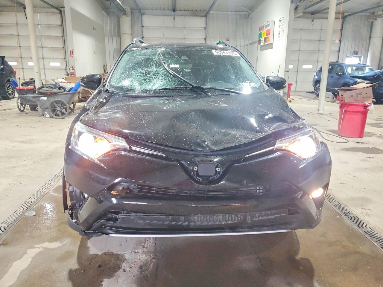 2017 TOYOTA RAV4 XLE photo 5