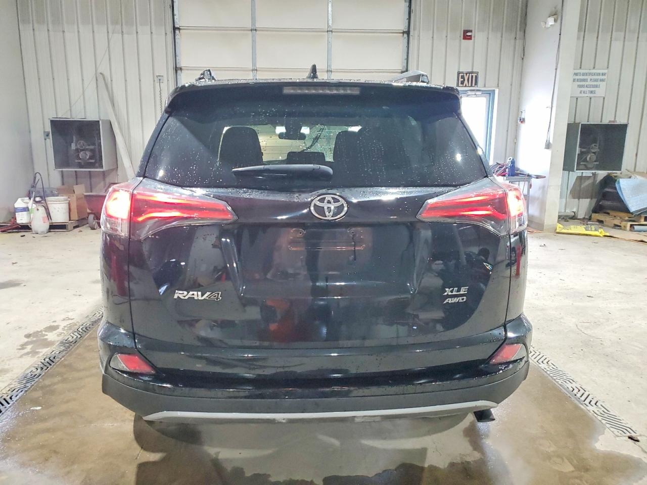 2017 TOYOTA RAV4 XLE photo 6