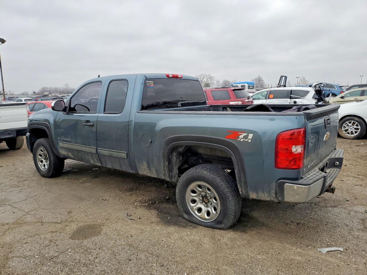 2010 CHEVROLET SILVERADO K1500 LT photo 2
