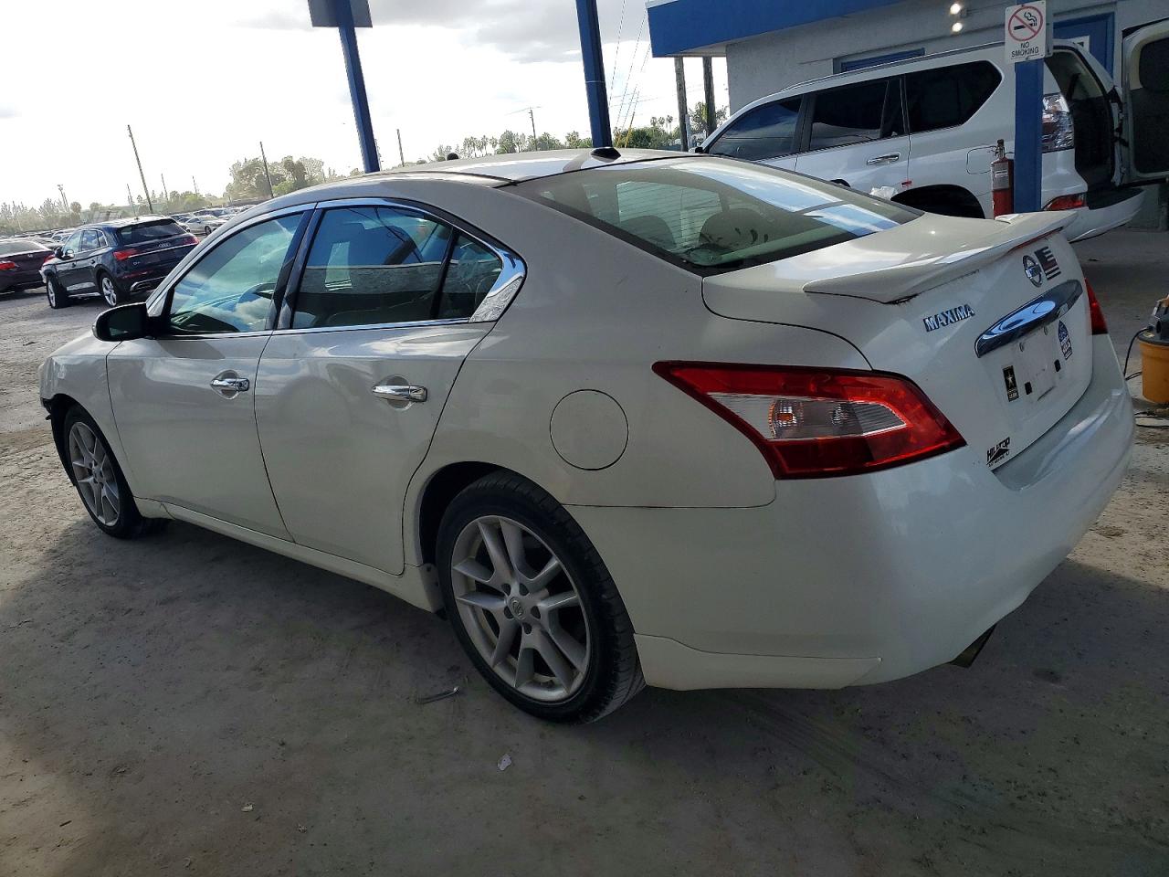 2010 NISSAN MAXIMA S photo 2