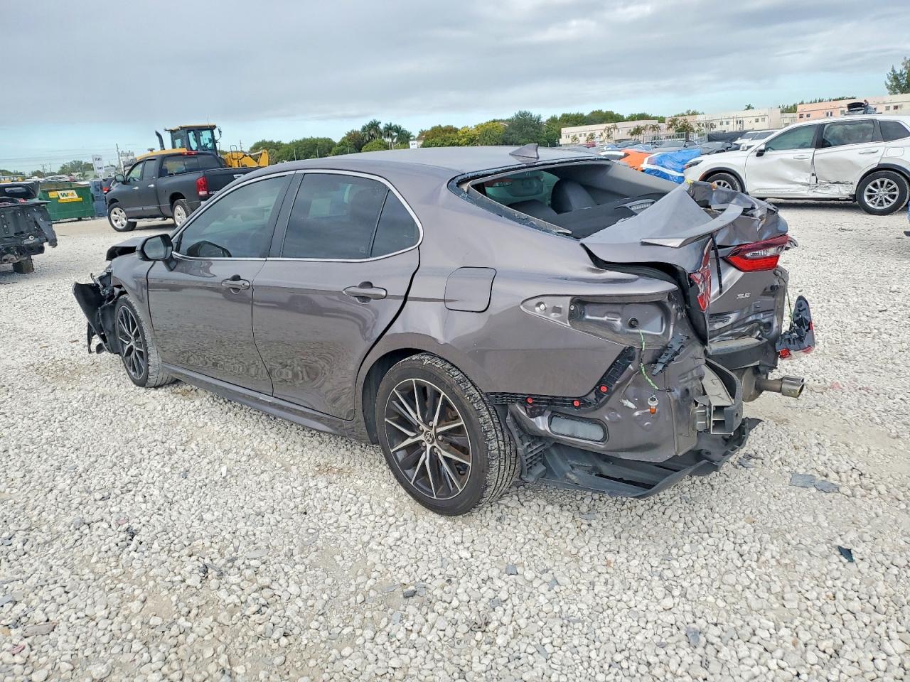 2021 TOYOTA CAMRY SE photo 2