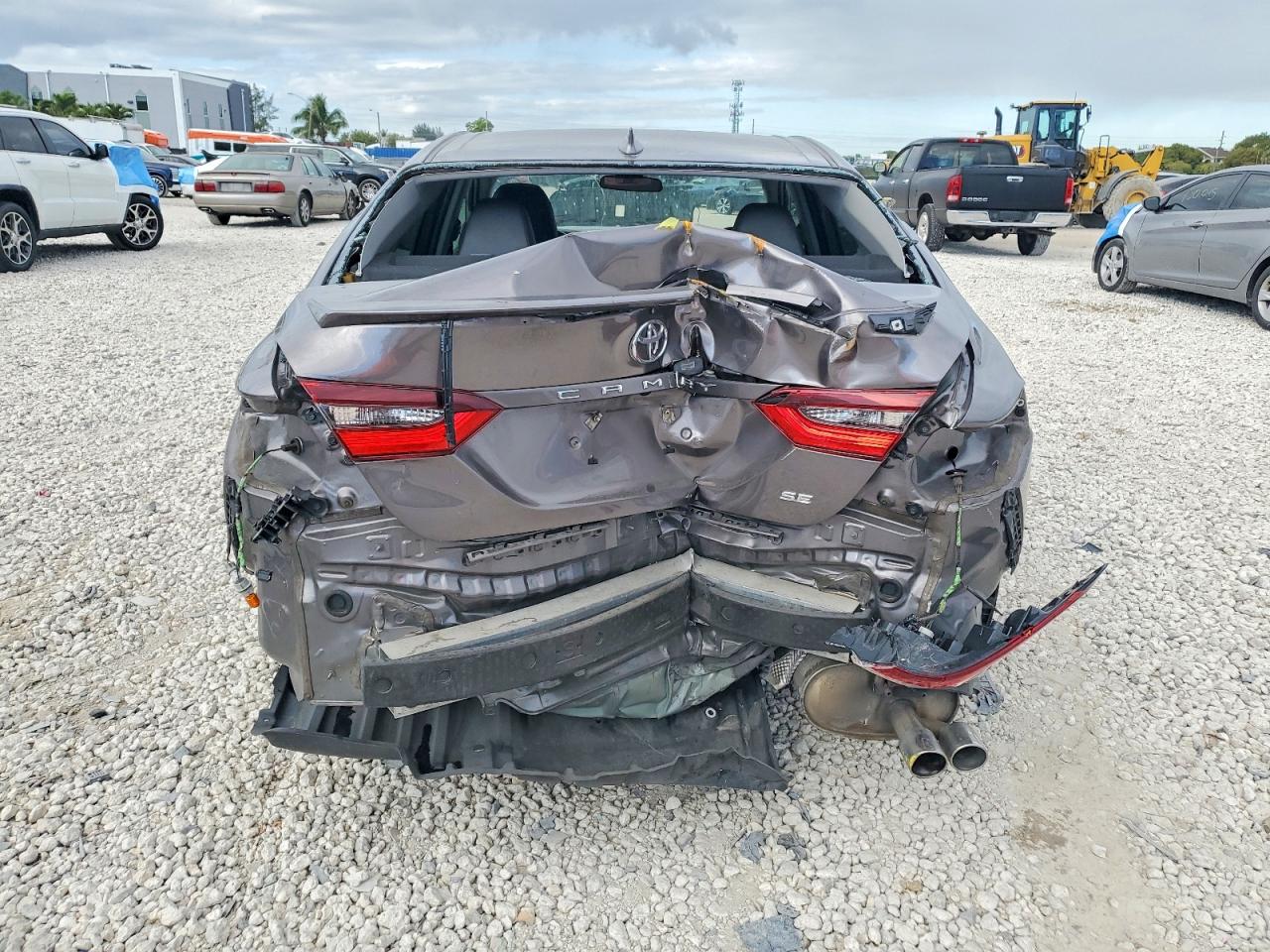 2021 TOYOTA CAMRY SE photo 6