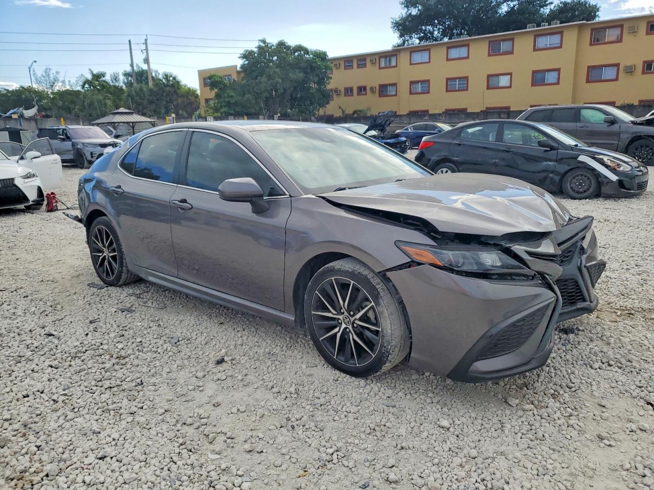 2021 TOYOTA CAMRY SE photo 4