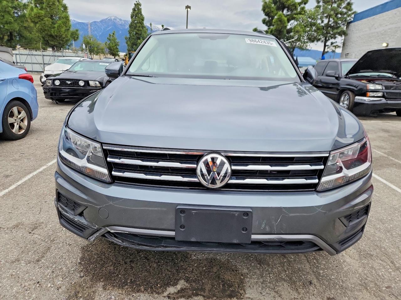 2020 VOLKSWAGEN TIGUAN SE photo 5