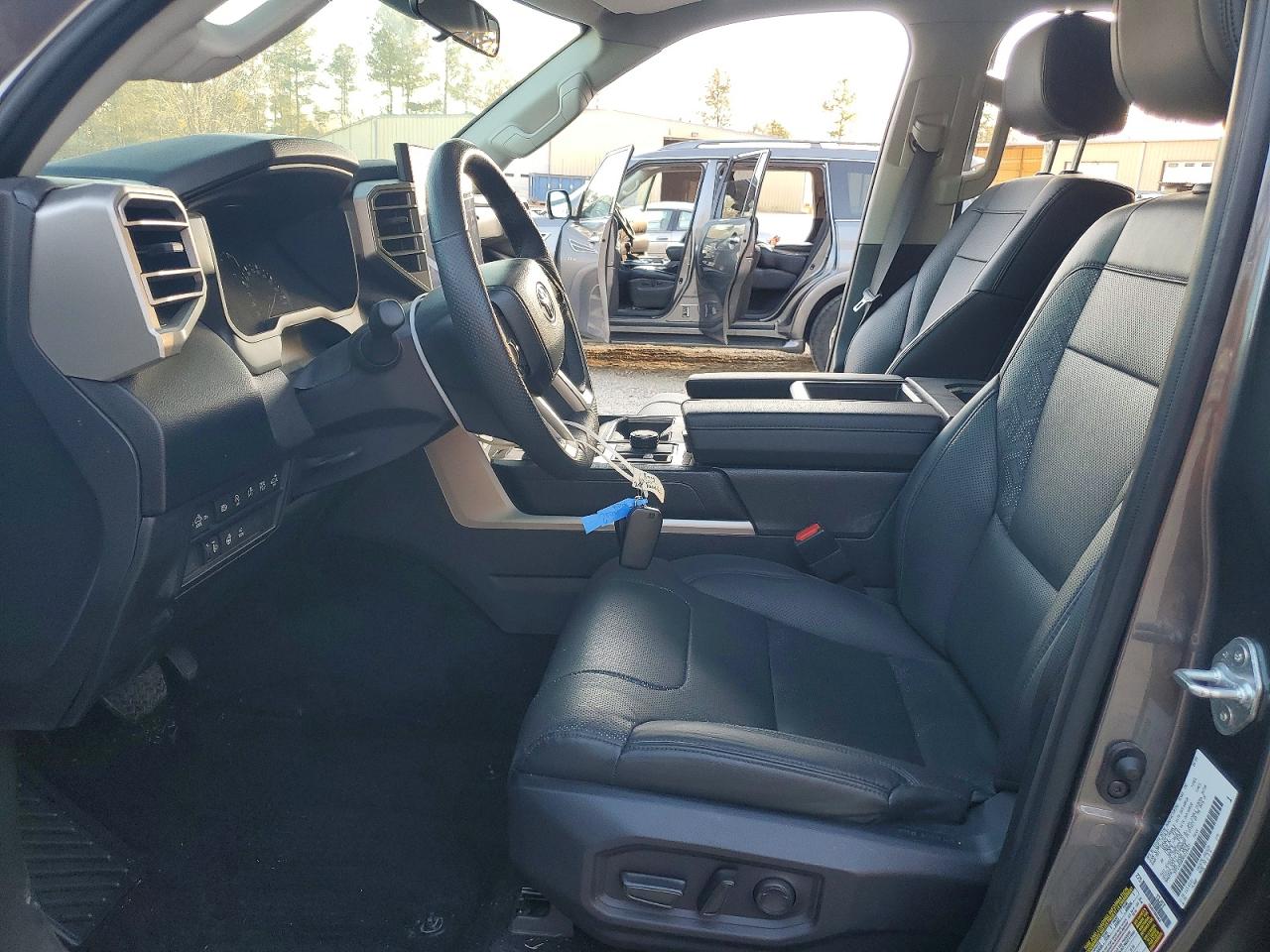 2024 TOYOTA TUNDRA CREWMAX SR photo 13