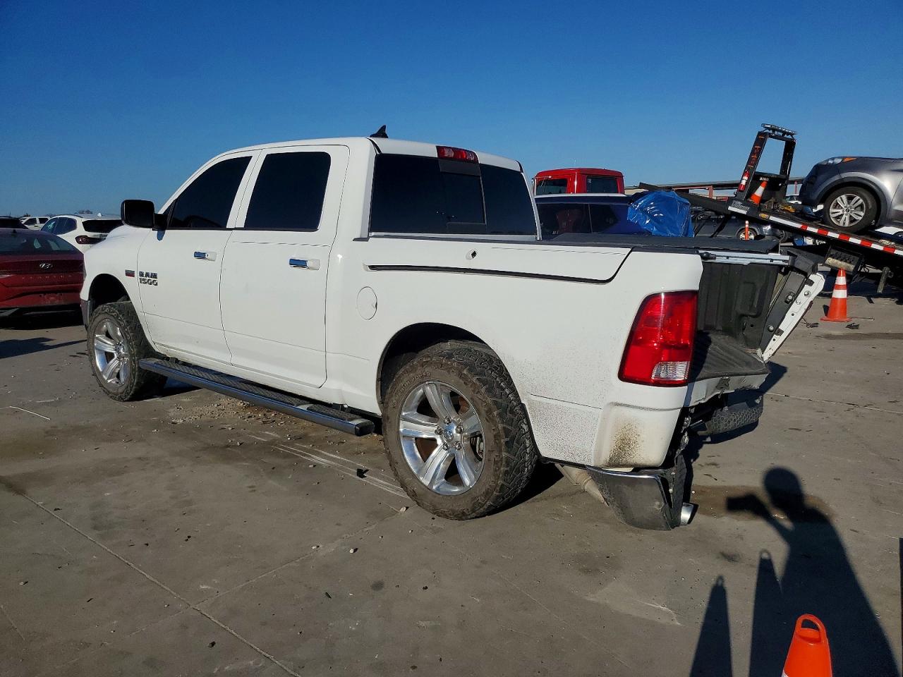2015 RAM 1500 SLT photo 2