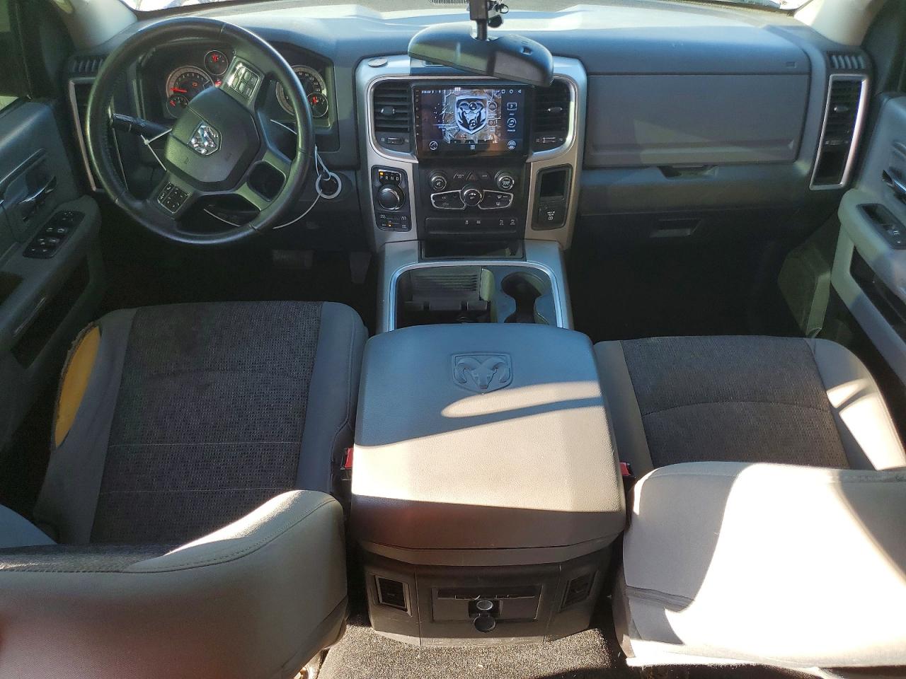 2015 RAM 1500 SLT photo 8