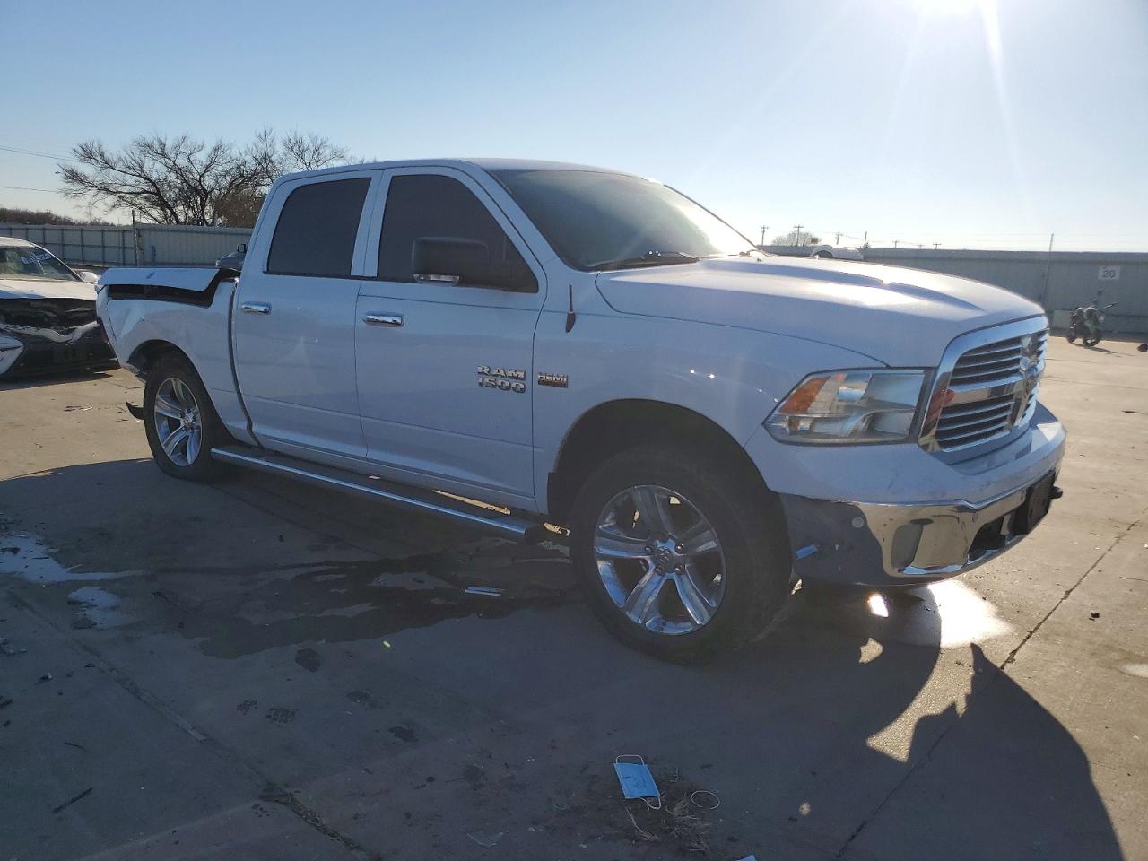 2015 RAM 1500 SLT photo 4
