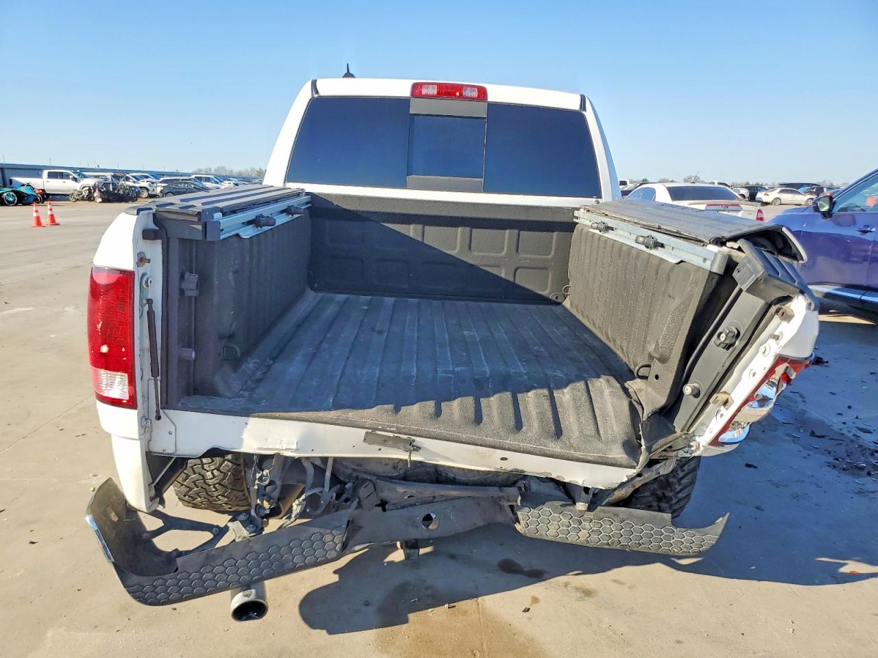 2015 RAM 1500 SLT photo 6