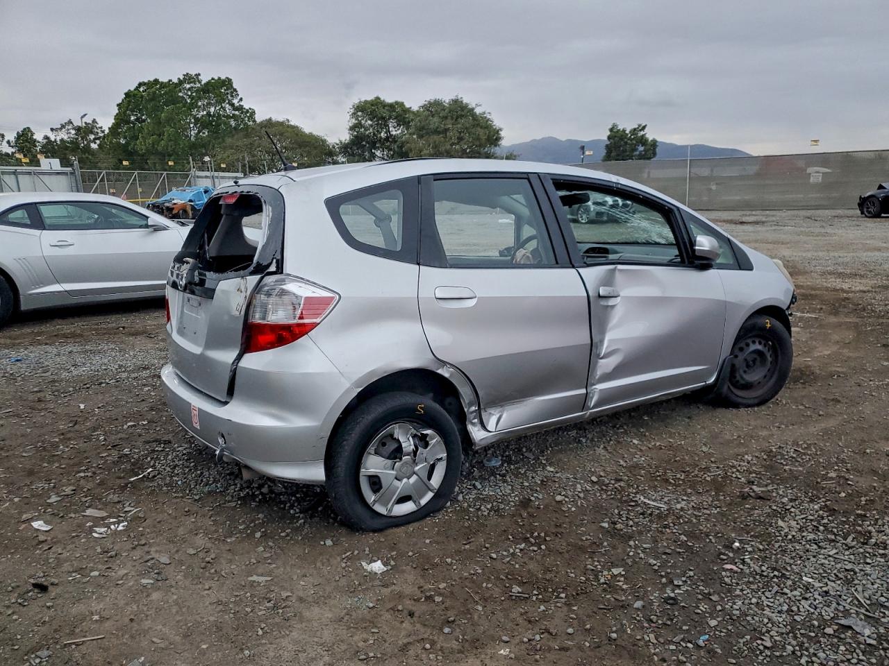 2013 HONDA FIT photo 3