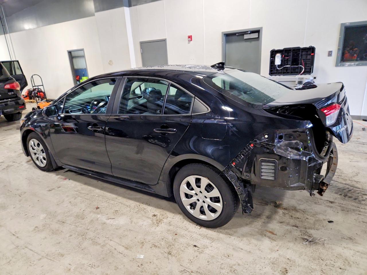 2023 TOYOTA COROLLA LE photo 2