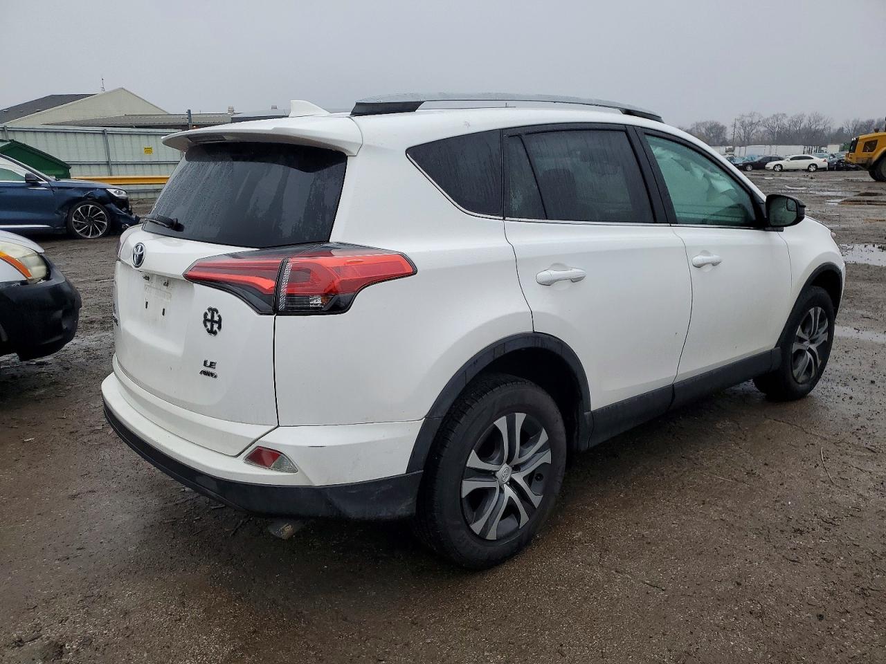 2017 TOYOTA RAV4 LE photo 3