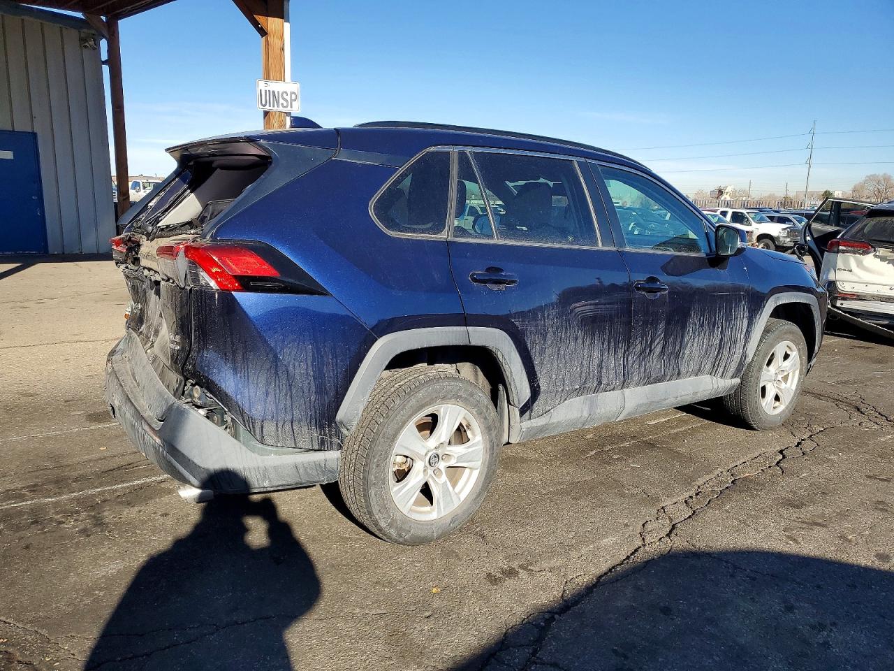 2021 TOYOTA RAV4 XLE photo 3