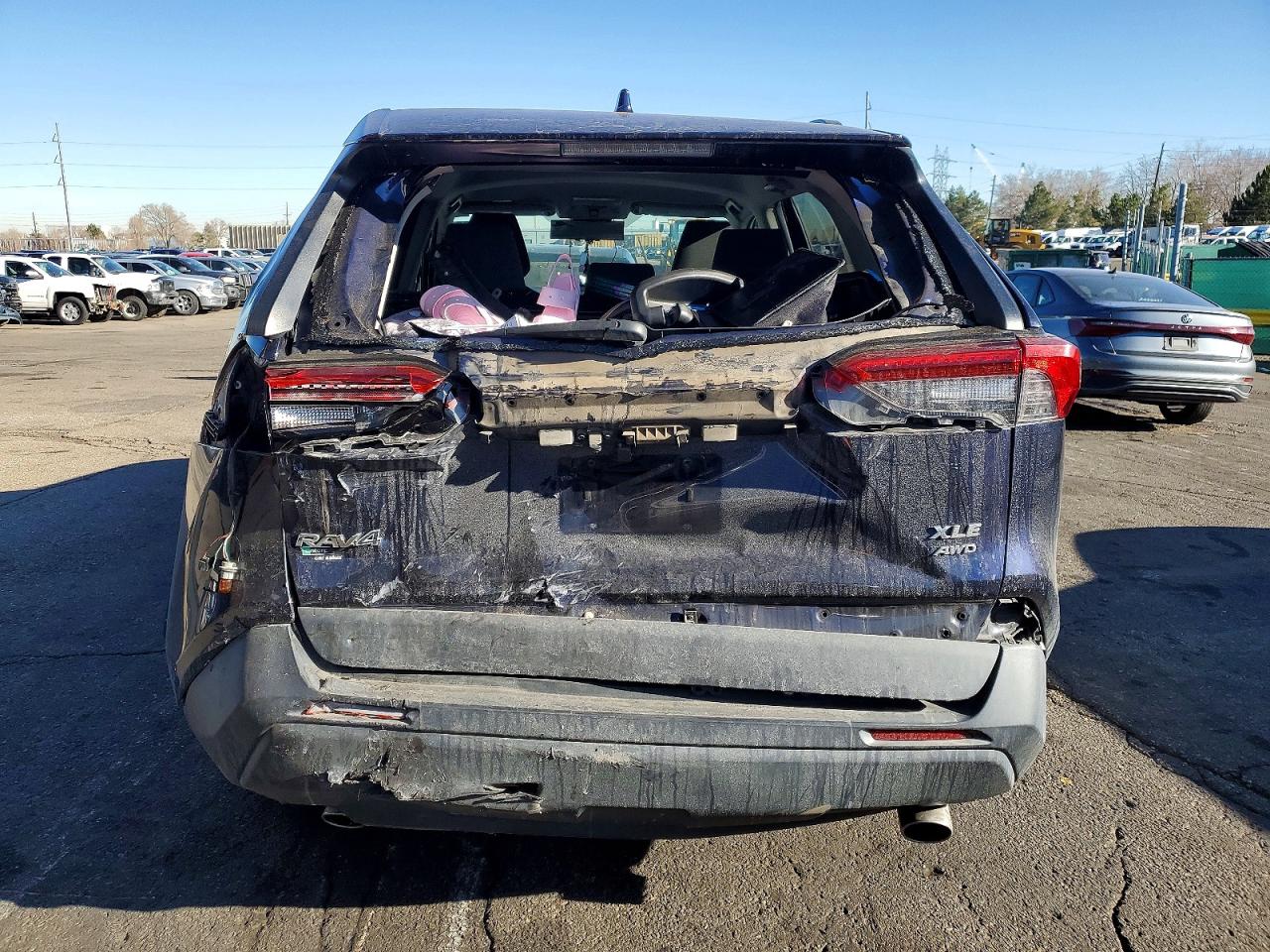 2021 TOYOTA RAV4 XLE photo 6