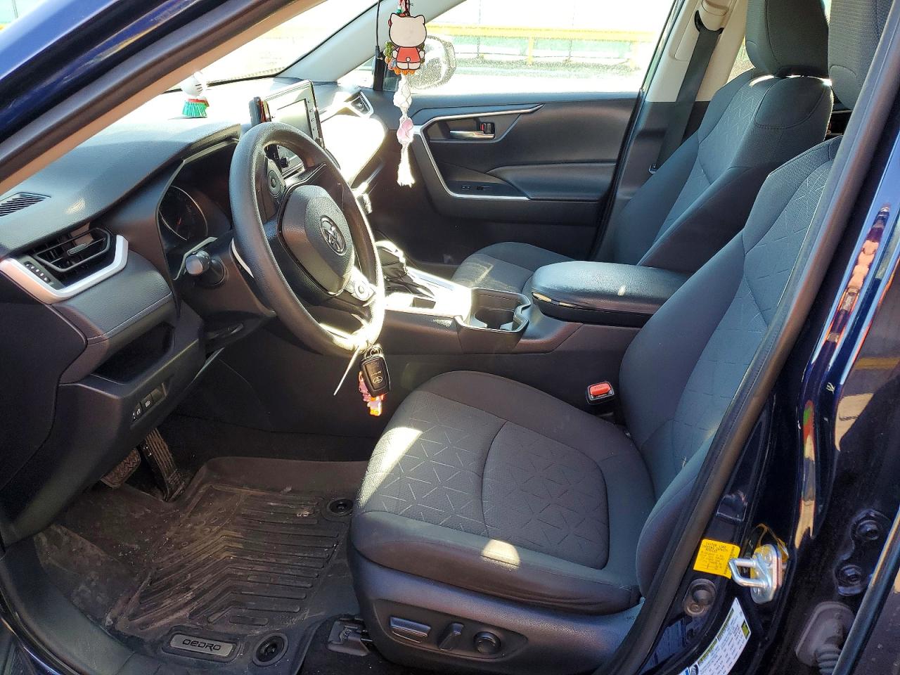 2021 TOYOTA RAV4 XLE photo 7