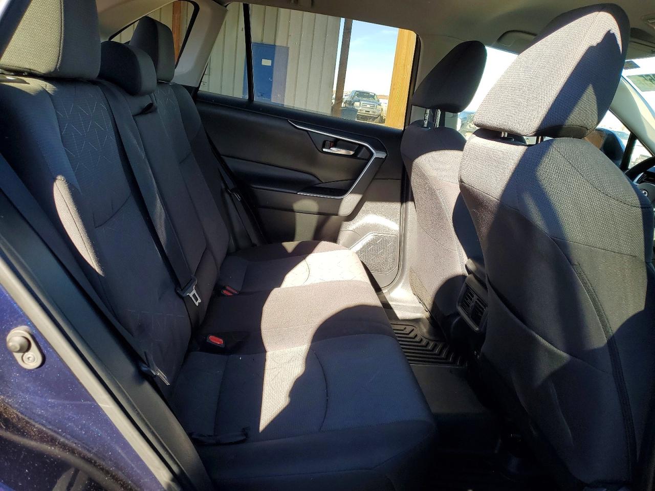 2021 TOYOTA RAV4 XLE photo 11