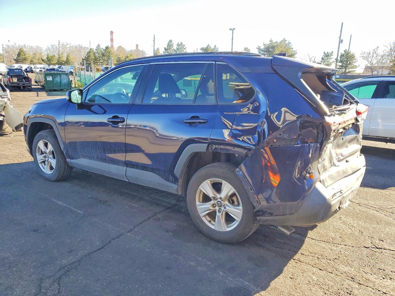 2021 TOYOTA RAV4 XLE photo 2