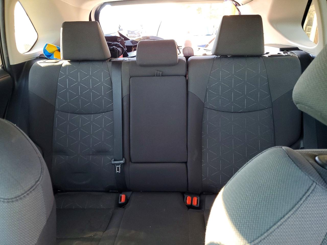 2021 TOYOTA RAV4 XLE photo 10