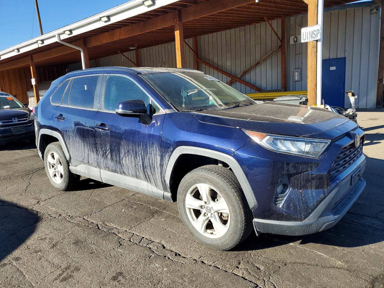 2021 TOYOTA RAV4 XLE photo 4