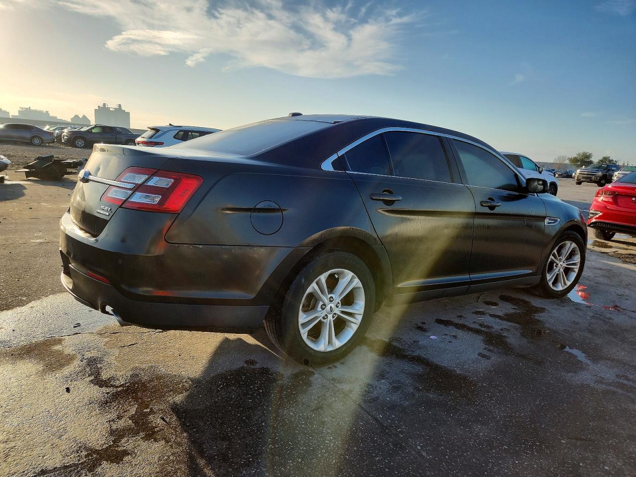 2015 FORD TAURUS SEL photo 3