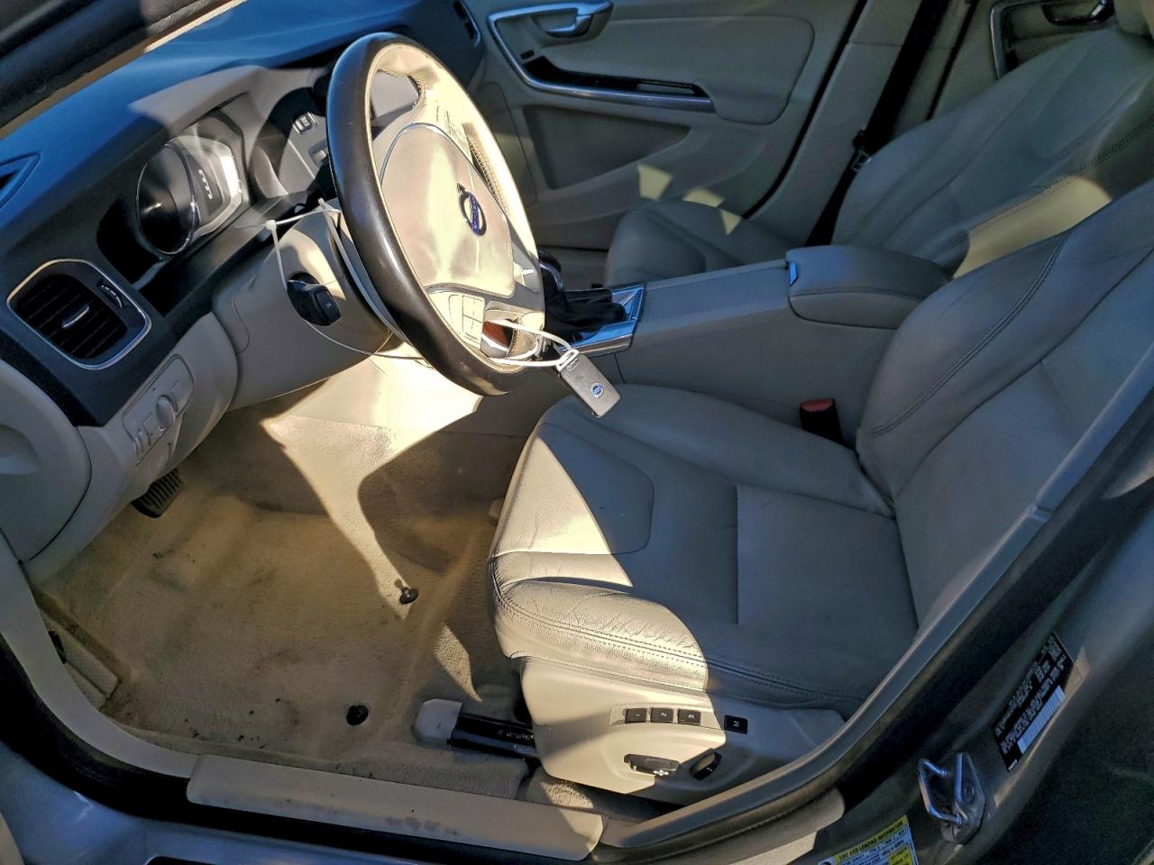 2016 VOLVO S60 PREMIER photo 13