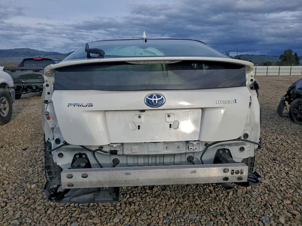 2018 TOYOTA PRIUS photo 6