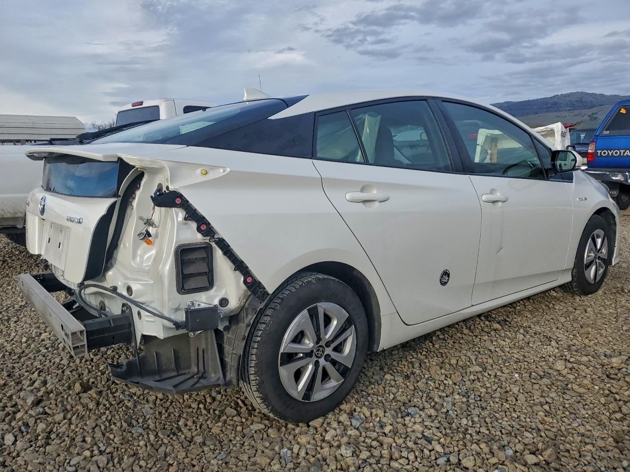 2018 TOYOTA PRIUS photo 3