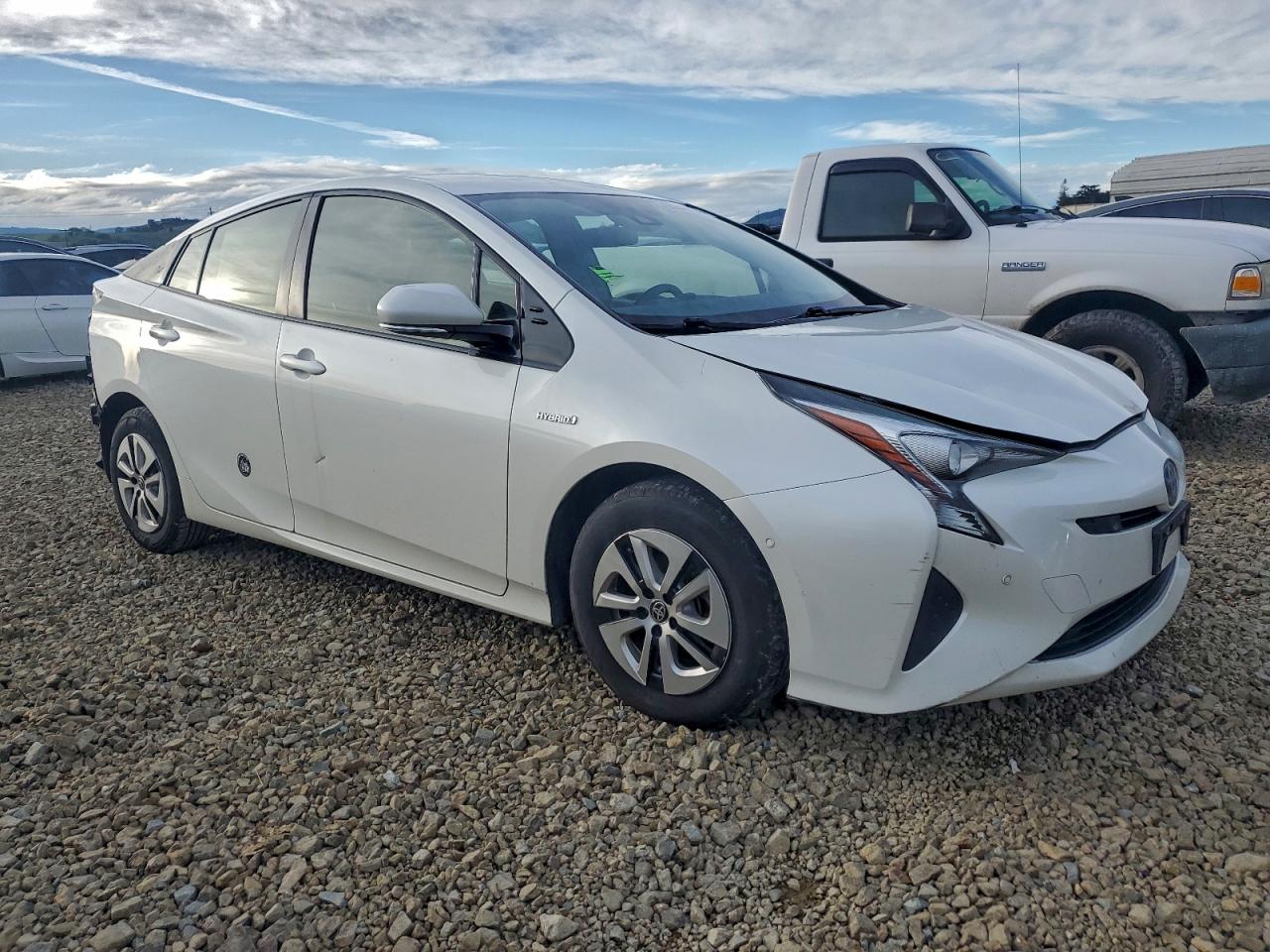 2018 TOYOTA PRIUS photo 4