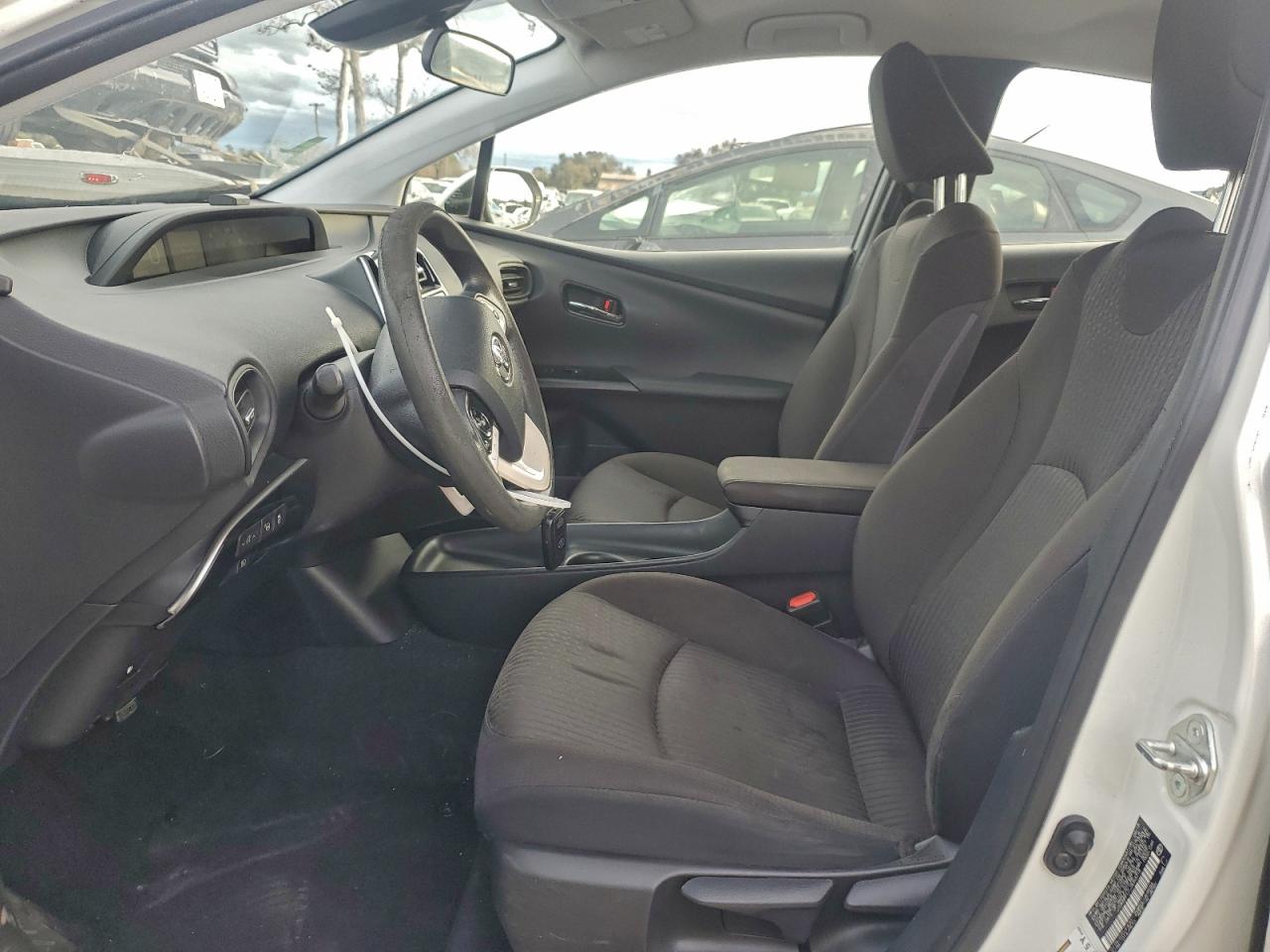2018 TOYOTA PRIUS photo 7