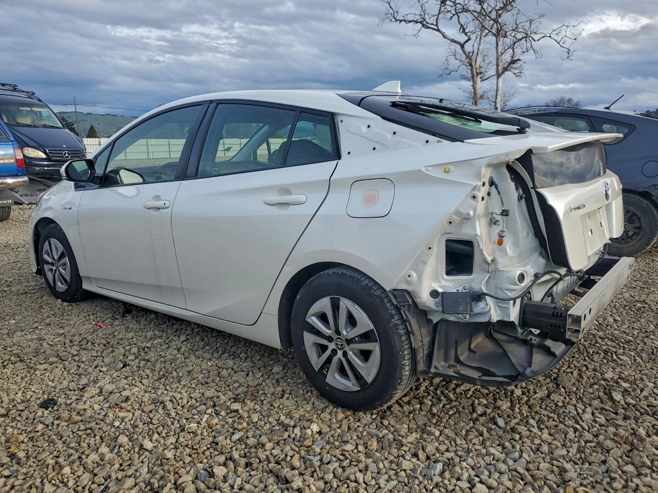 2018 TOYOTA PRIUS photo 2