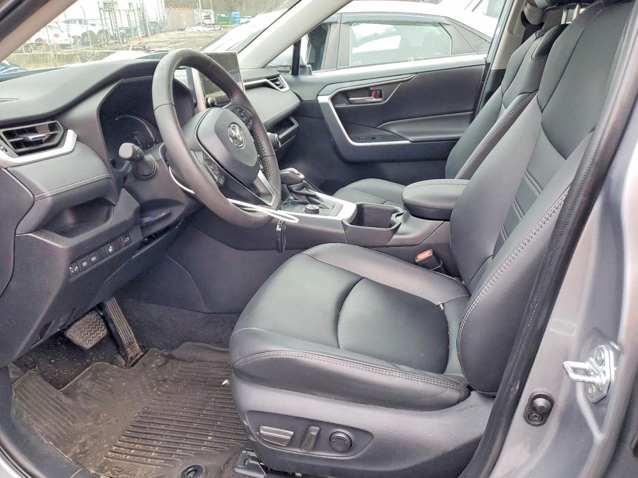 2024 TOYOTA RAV4 XLE PREMIUM photo 7