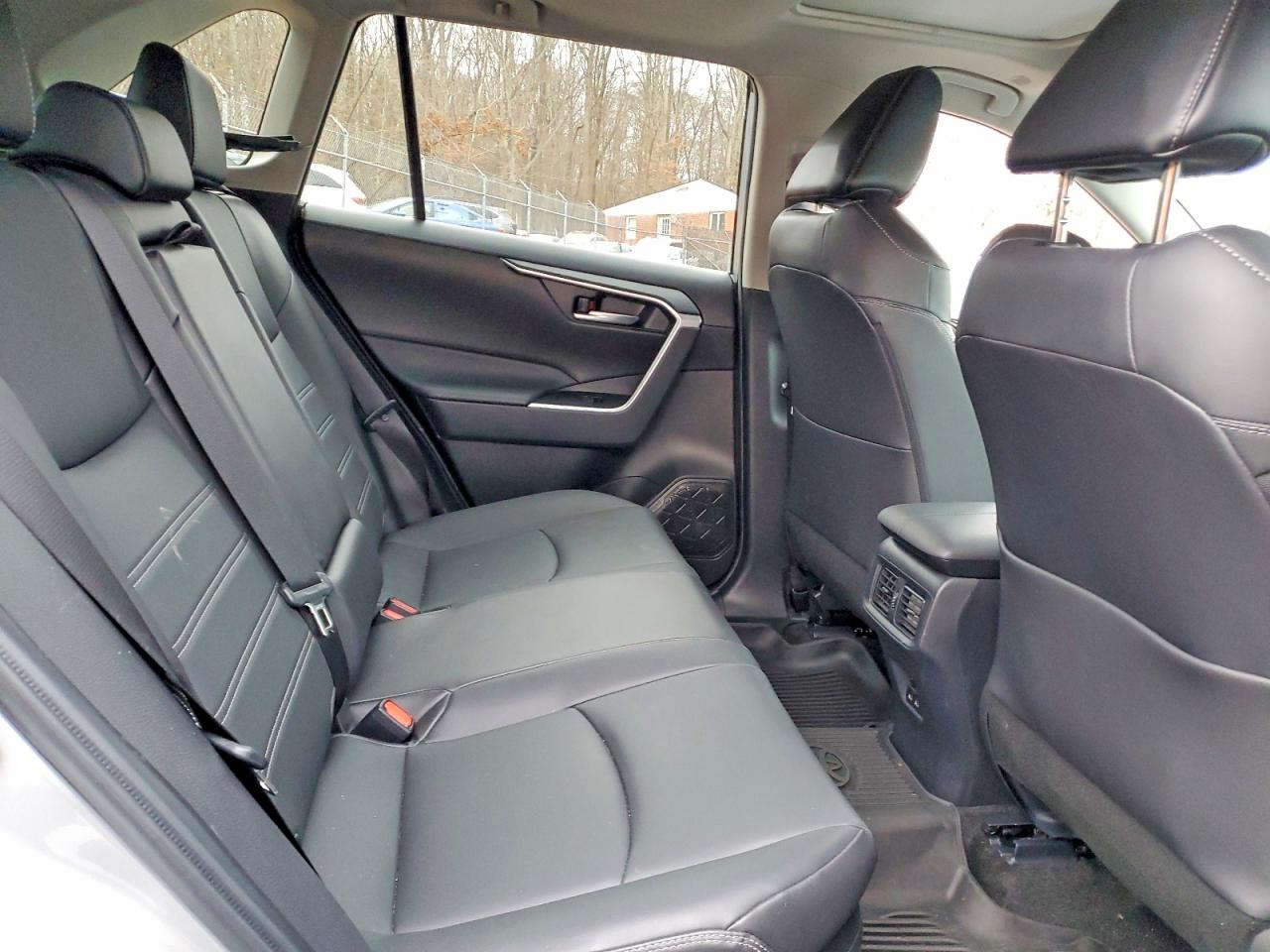2024 TOYOTA RAV4 XLE PREMIUM photo 11