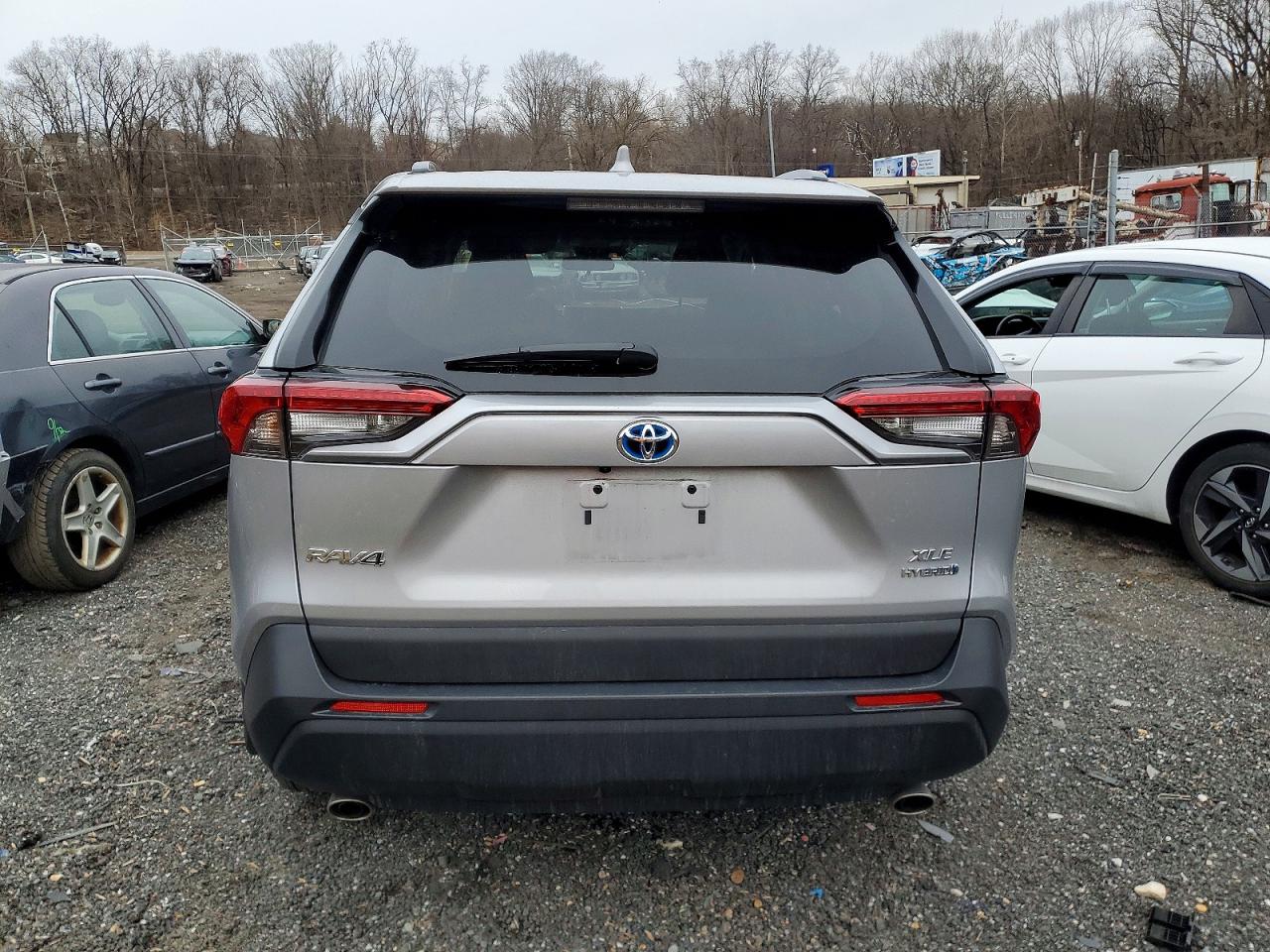 2024 TOYOTA RAV4 XLE PREMIUM photo 6