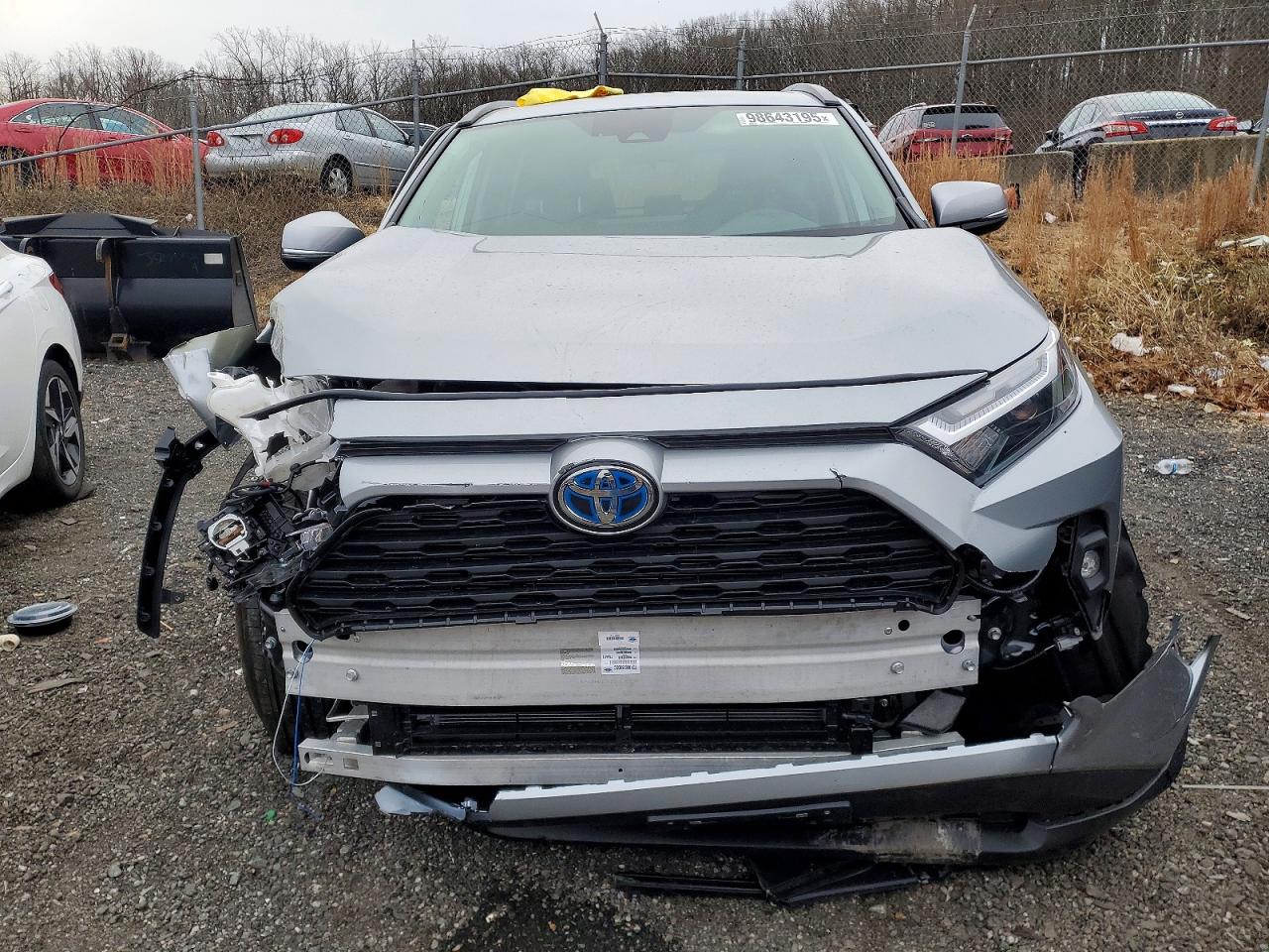 2024 TOYOTA RAV4 XLE PREMIUM photo 5