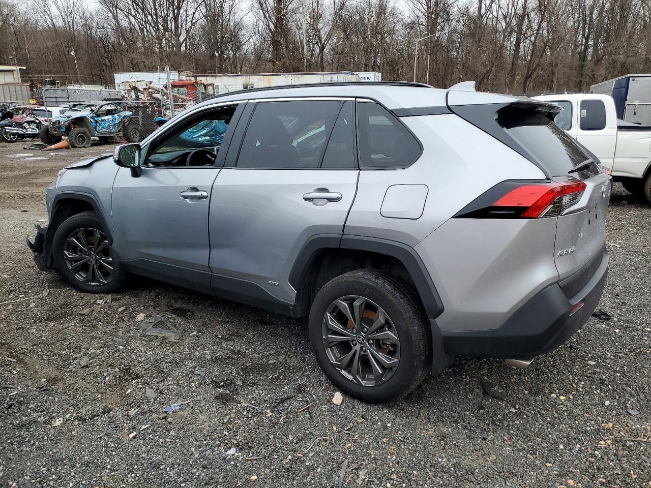2024 TOYOTA RAV4 XLE PREMIUM photo 2