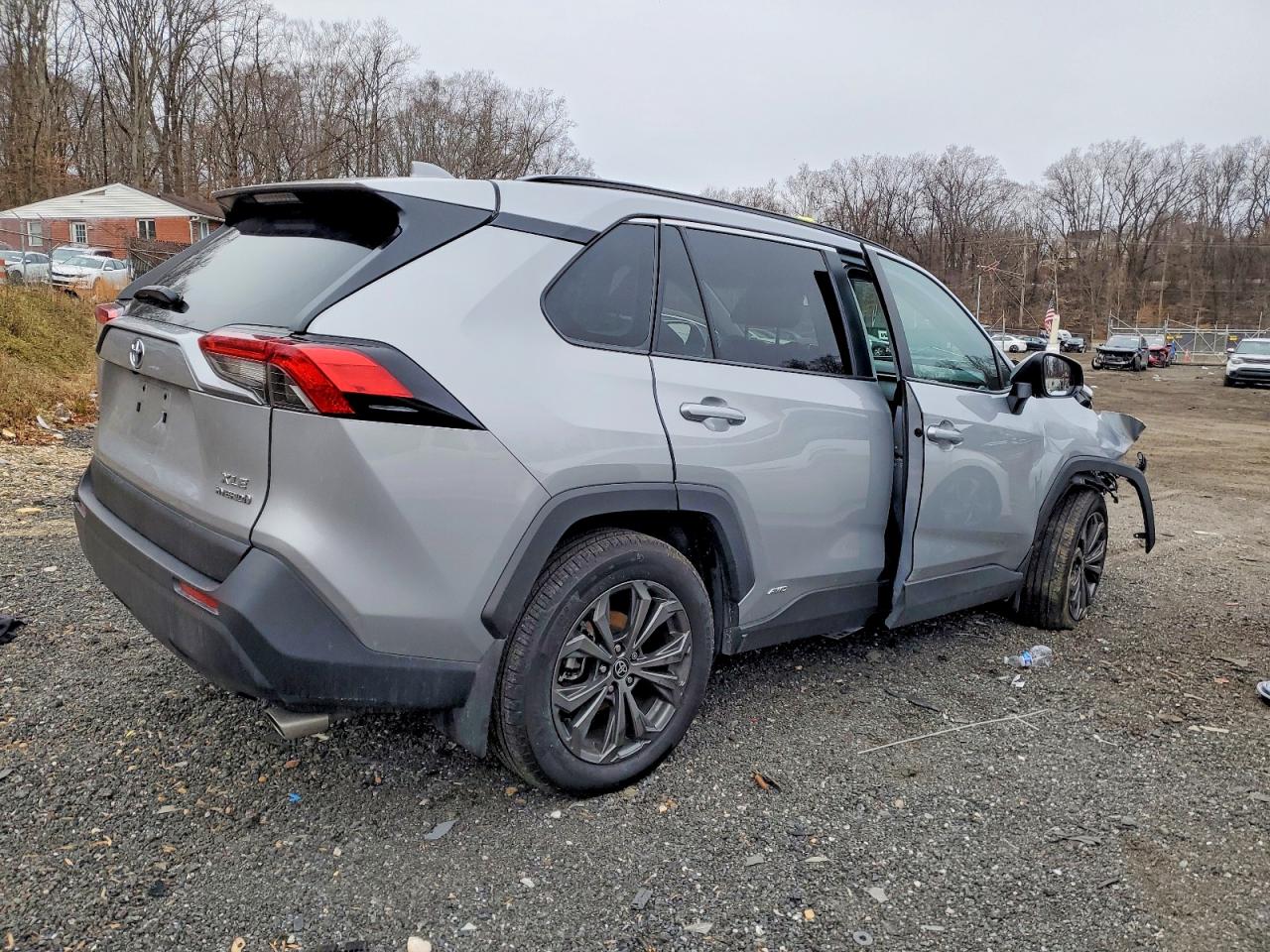 2024 TOYOTA RAV4 XLE PREMIUM photo 3