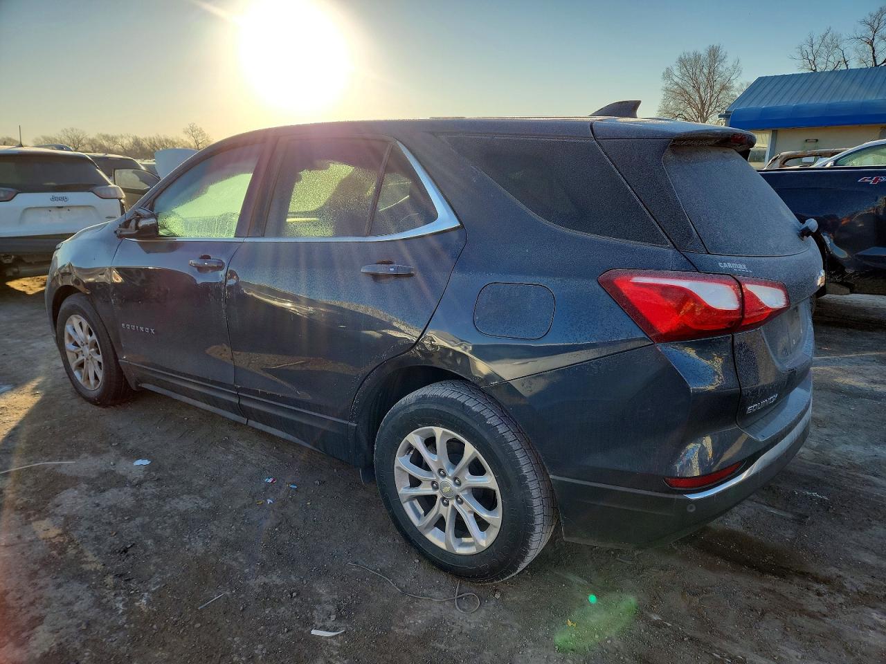 2018 CHEVROLET EQUINOX LT photo 2